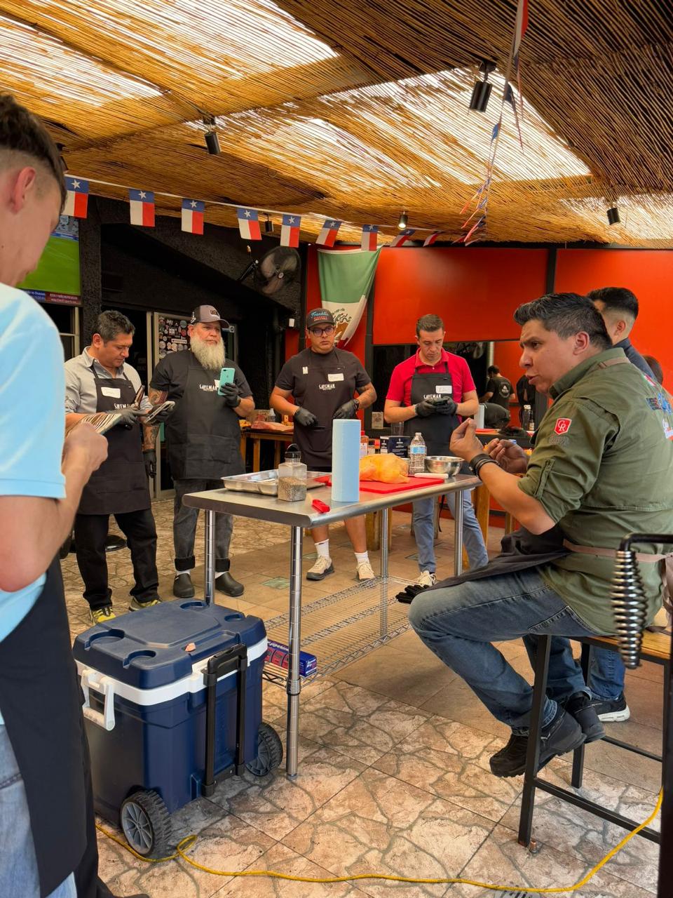 Caveman Chef sirviendo